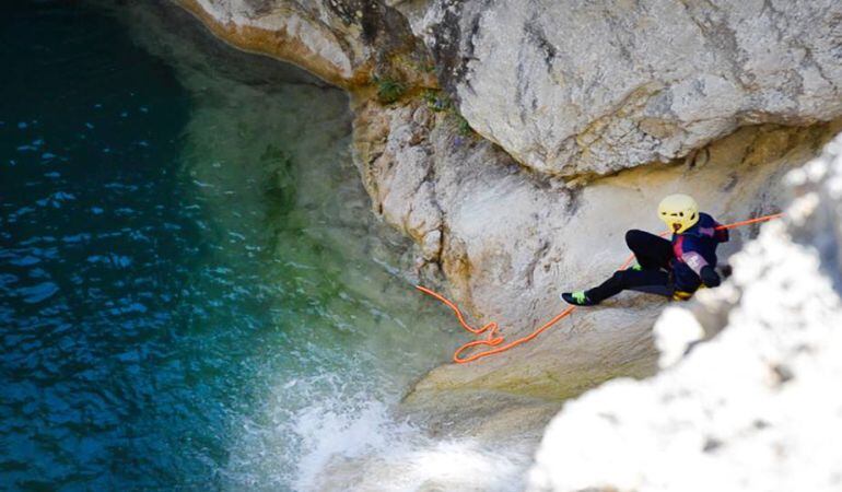 Por cerca de 200 euros niños y jóvenes podrán disfrutar de diez días de ocio y deporte al aire libre en campamentos de verano