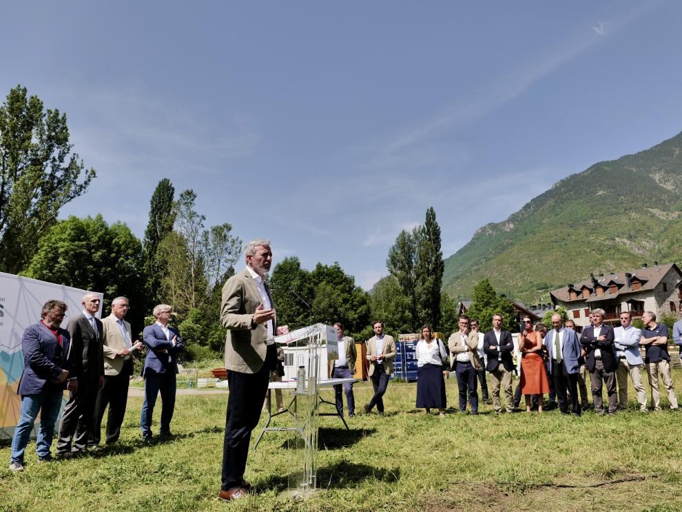 Acto de colocación de la primera piedra de la telecabina Benasque-Cerler. Foto: Fabián Simón
