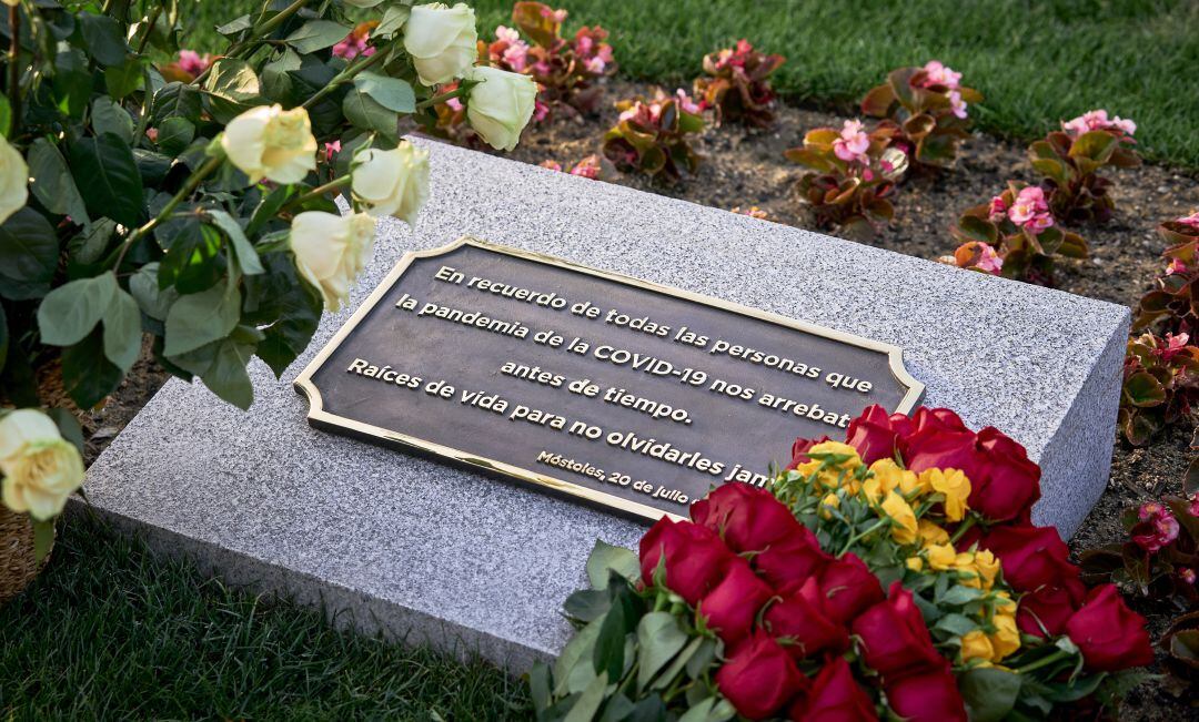 Monumento a los fallecidos por COVID-19 en Móstoles (Madrid).