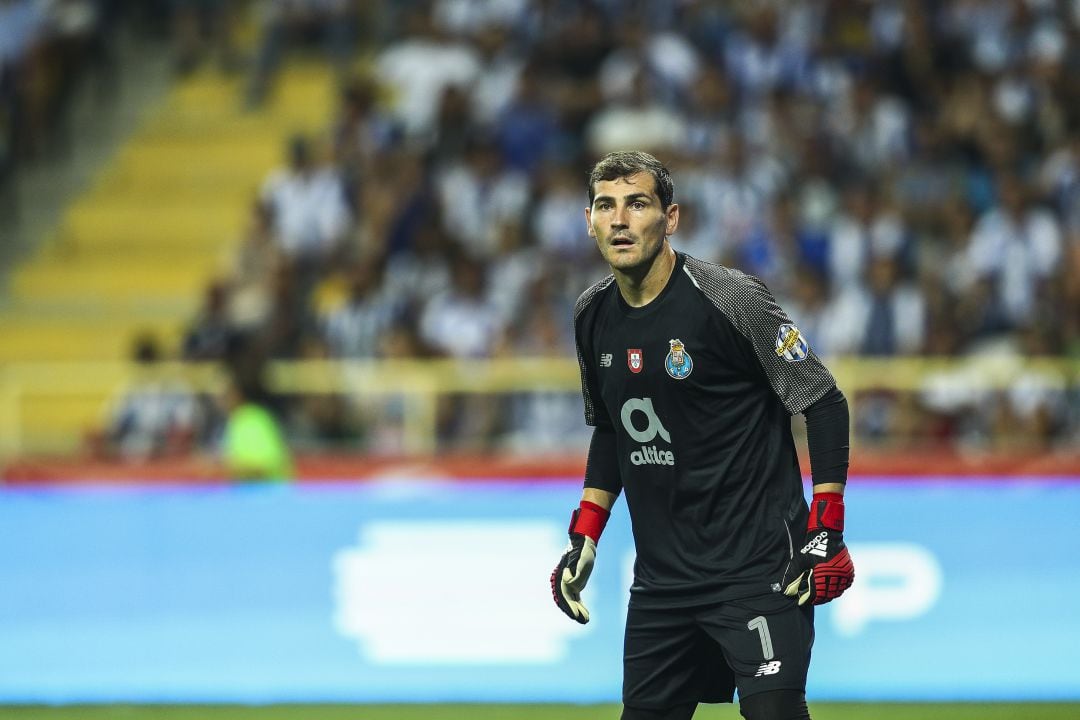 Iker Casillas durante un encuentro con el Oporto.