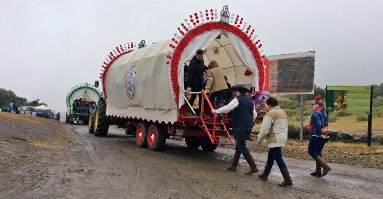 Carretas subiendo al cerro en una edición anterior de la romería.