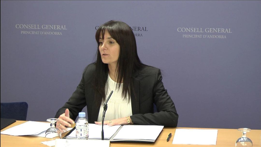 La subsíndica Mònica Bonell detallant en roda de premsa els acords presos a la darrera Junta de presidents de grups parlamentaris.