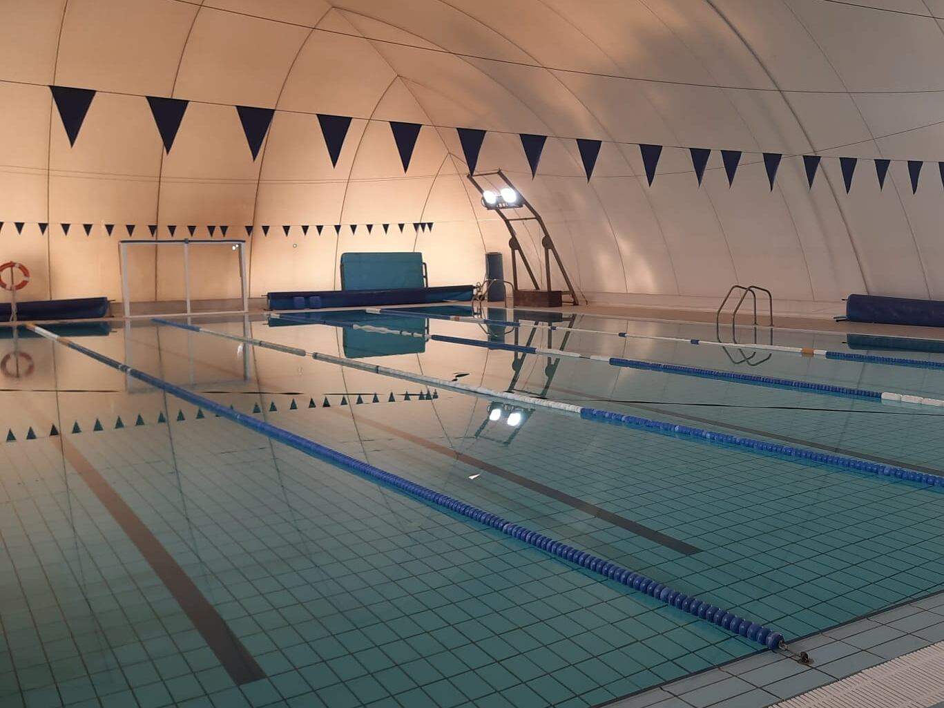 Instalaciones de la piscina climatizada de Cuéllar