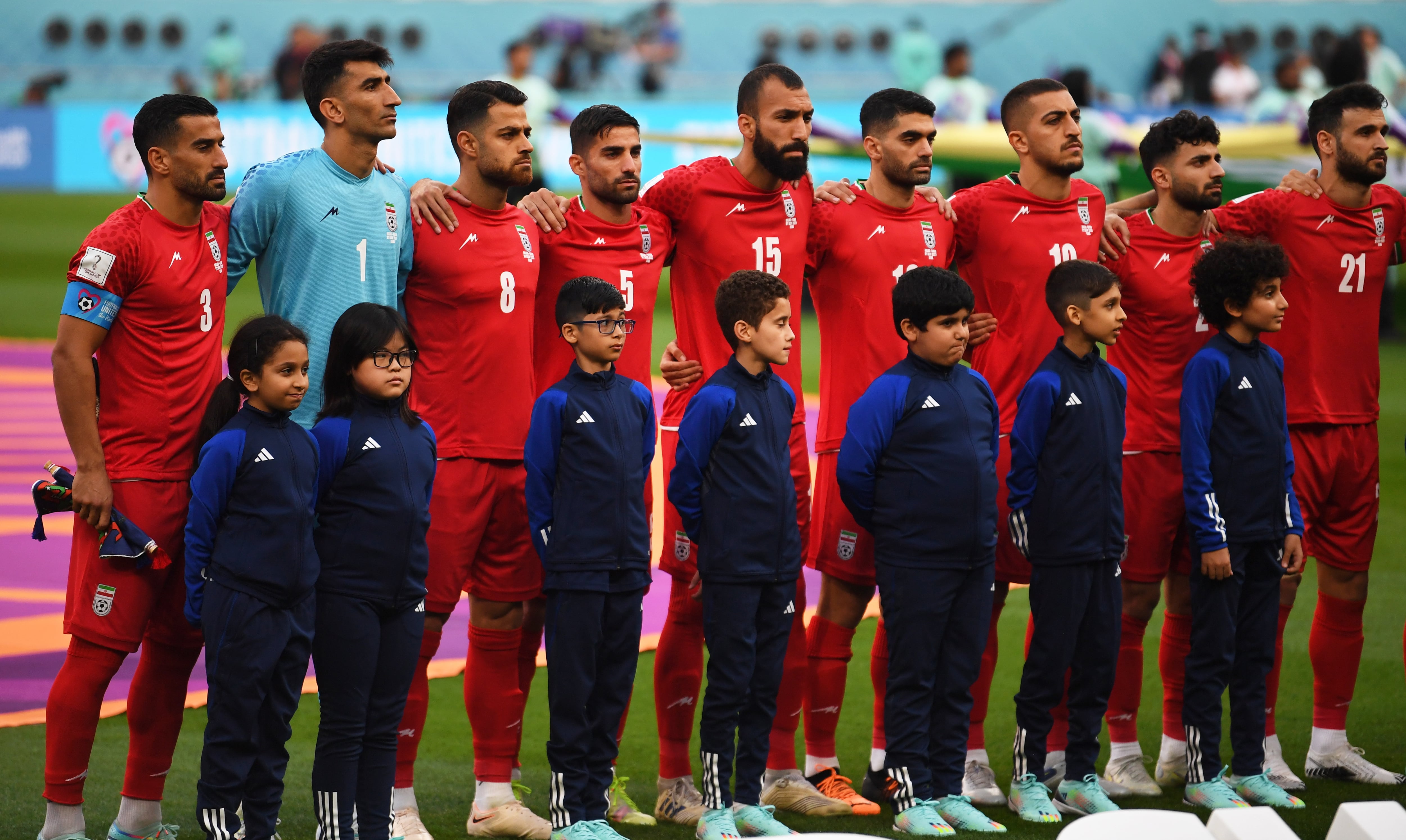 Los jugadores de la selección de fútbol de Irán durante el himno