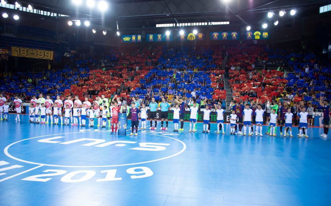 ElPozo Murcia y FC Barcelona en el momento del saludo inicial