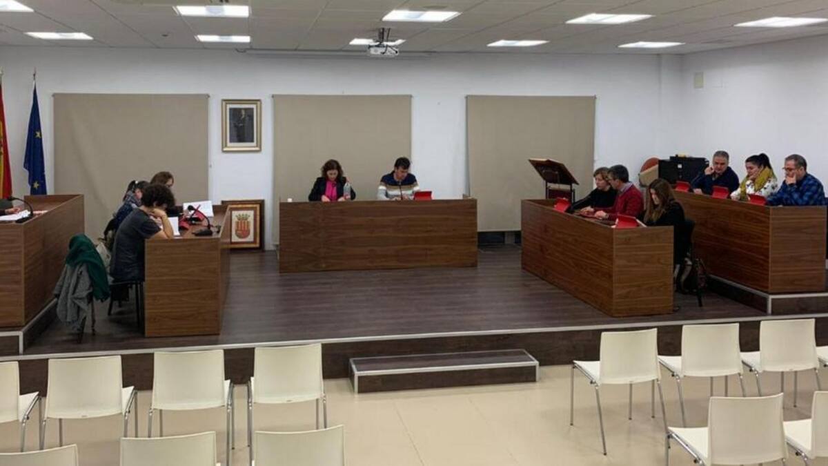 El Real de Gandia ahorrará 10.000 folios de papel al año con el uso de 11 tablets