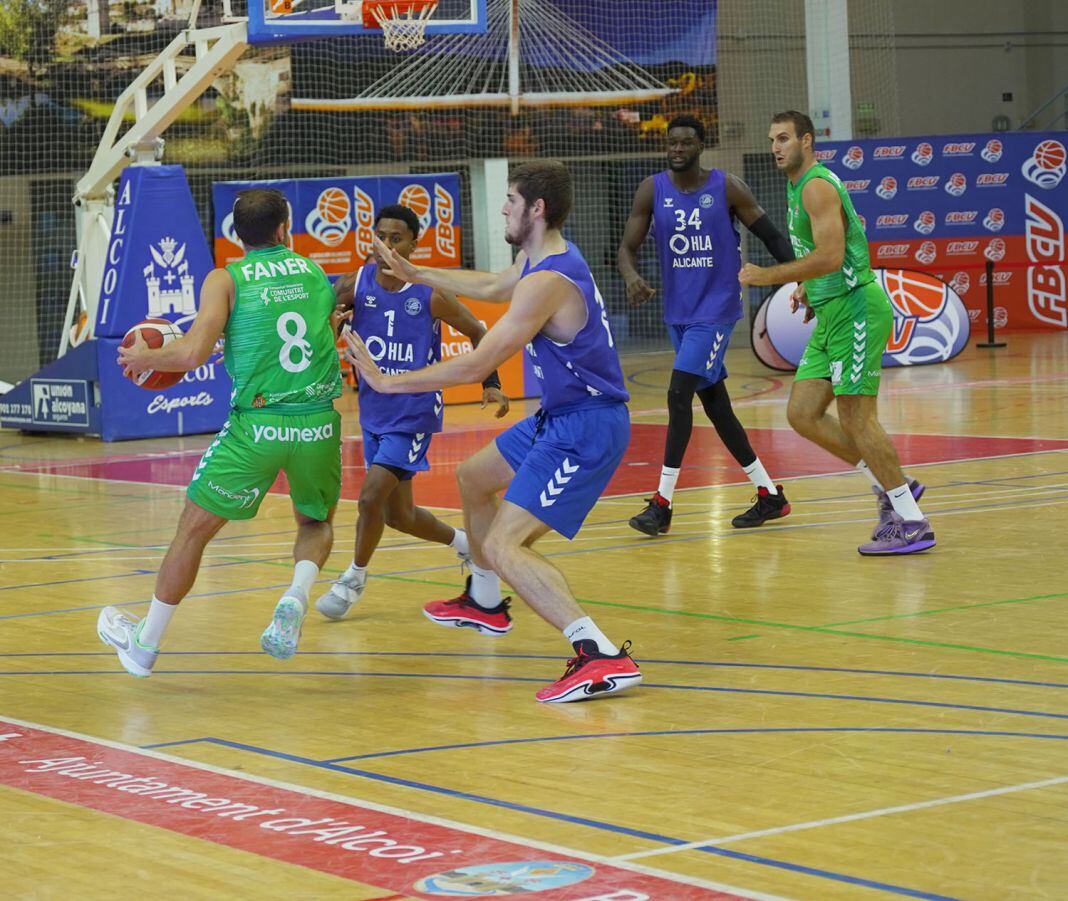 Imagen del partido entre HLA Alicante y Amics Castelló, en la final Lliga Valenciana