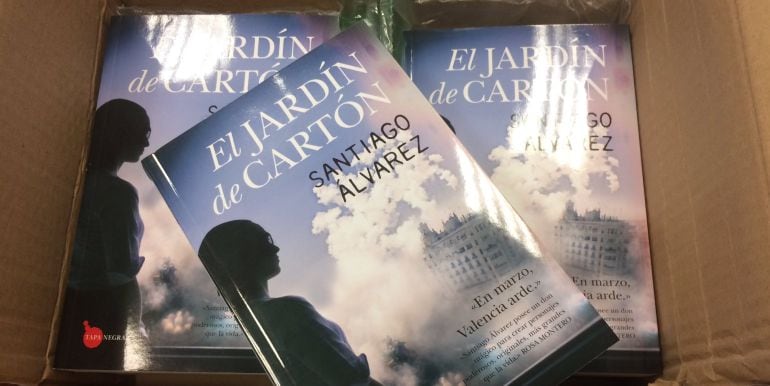 Libro &quot;El jardín de cartón&quot; de Santiago Álvarez