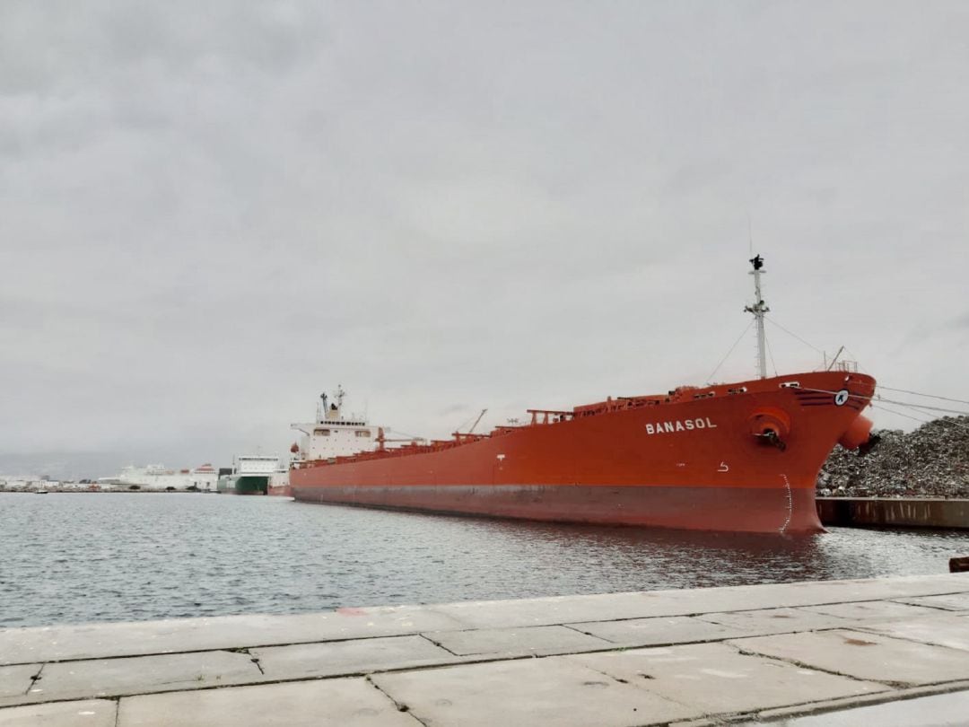 Imagen del Buque Banasol atracado en el Puerto de Motril