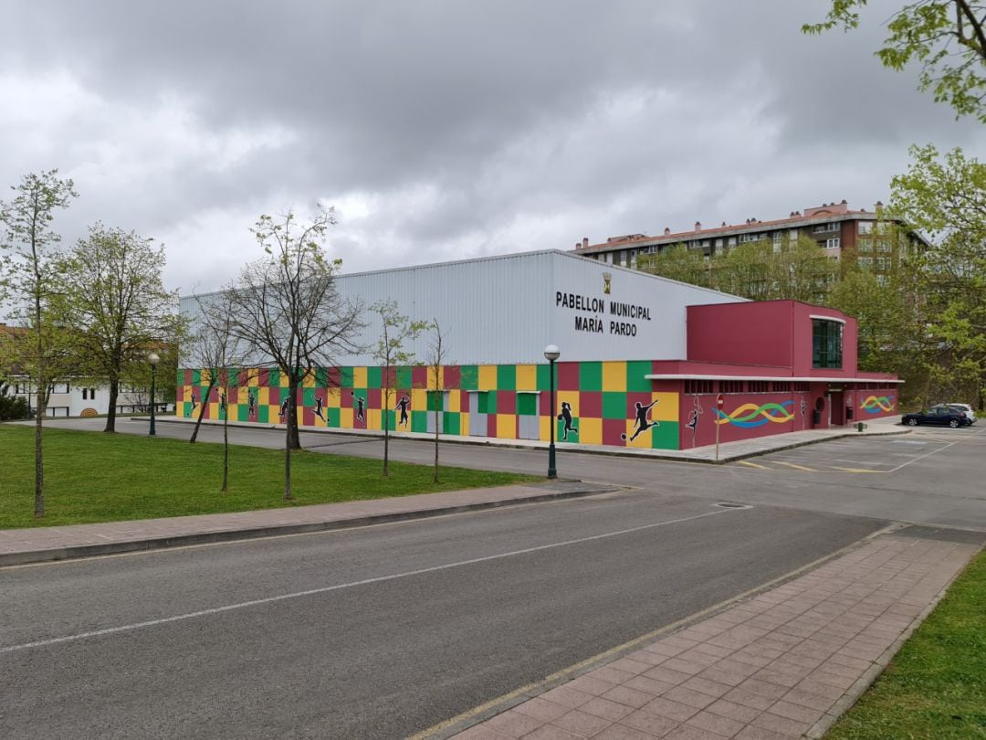 Exterior del pabellón municipal María Pardo de Torrelavega.