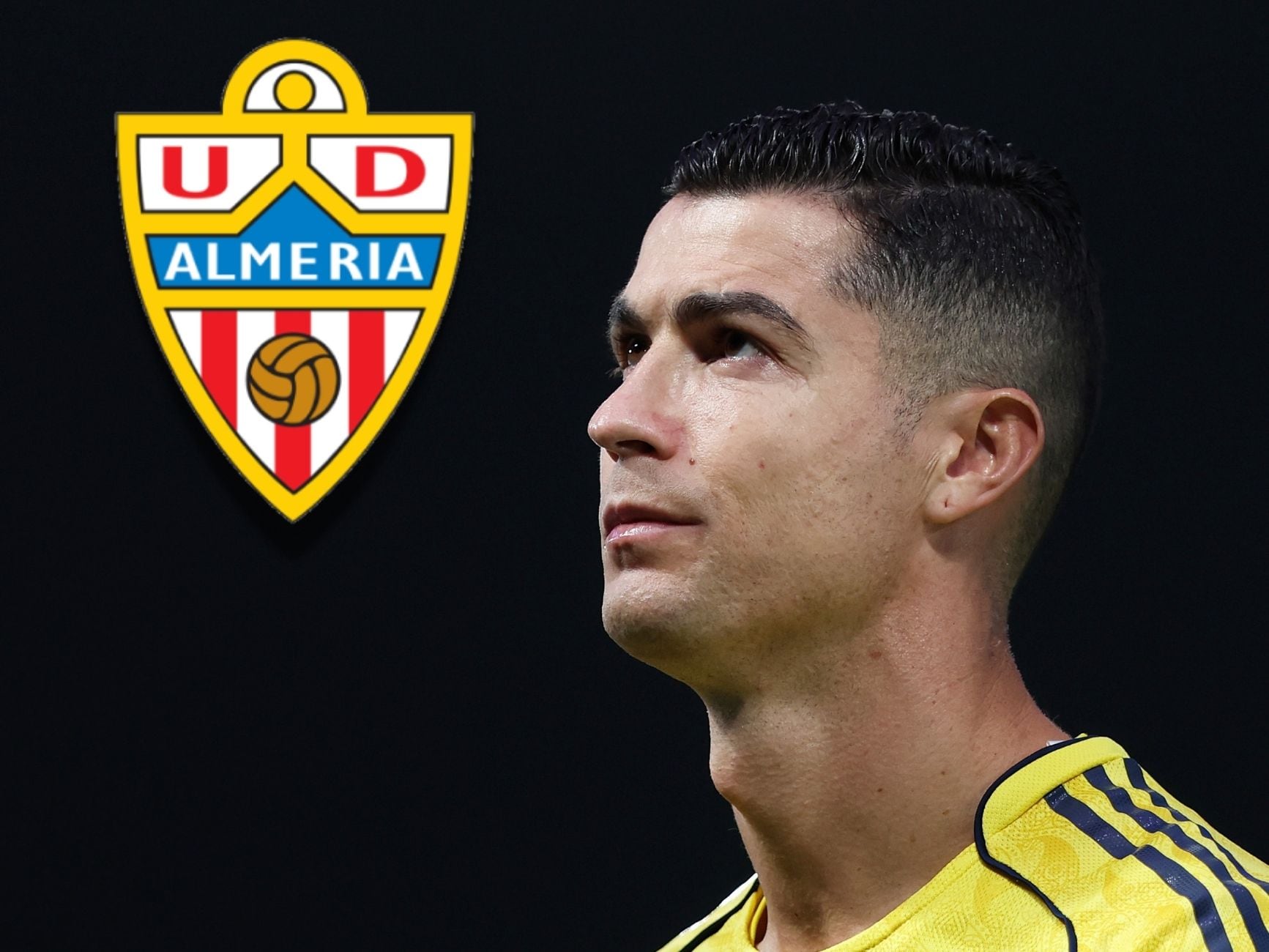 Cristiano Ronaldo con el escudo del Almería