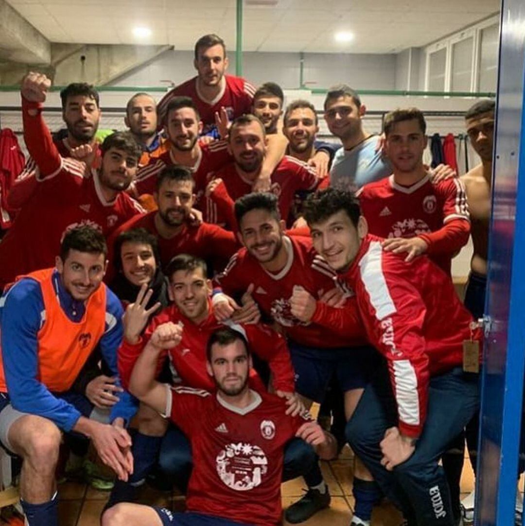 El equipo celebra la victoria frente al Sueca