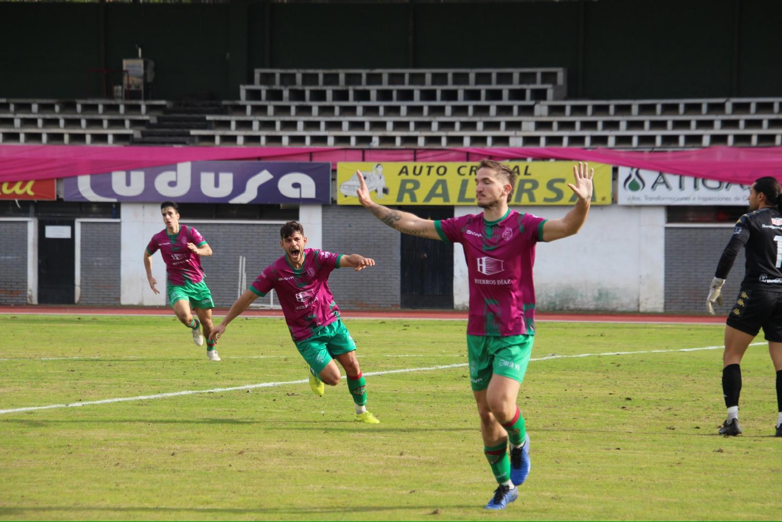 Xule celebrando uno de los goles con el gesto de perdón.