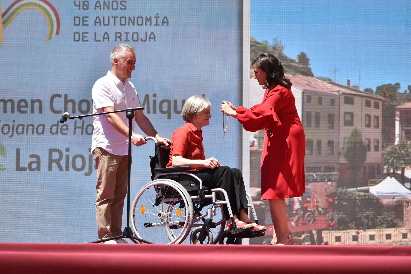Carmen Chover ha recogido el premio Riojana Ilustre 2022.
