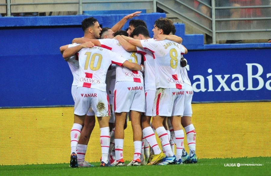 El Huesca celebra el gol en Ipurúa ante el Éibar