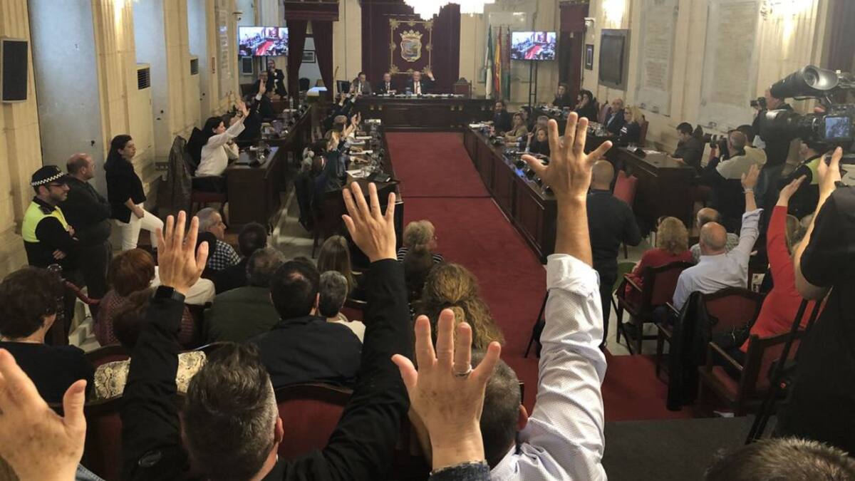 Un bronco pleno en Málaga exige la dimisión de Porras, Pomares y Cardador