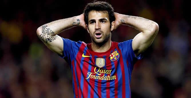 El centrocampista del Barcelona Cesc Fabregas se lamenta de una ocasión fallada durante el encuentro correspondiente a la vuelta de las semifinales de la Liga de Campeones