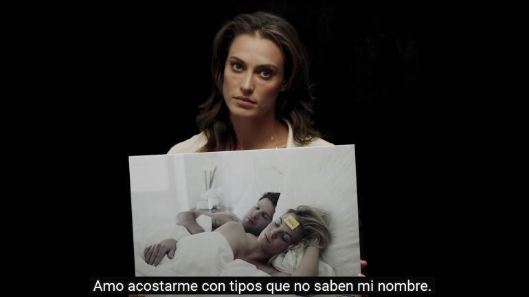 Fotograma del vídeo de la campaña #MujeresNoObjetos. 