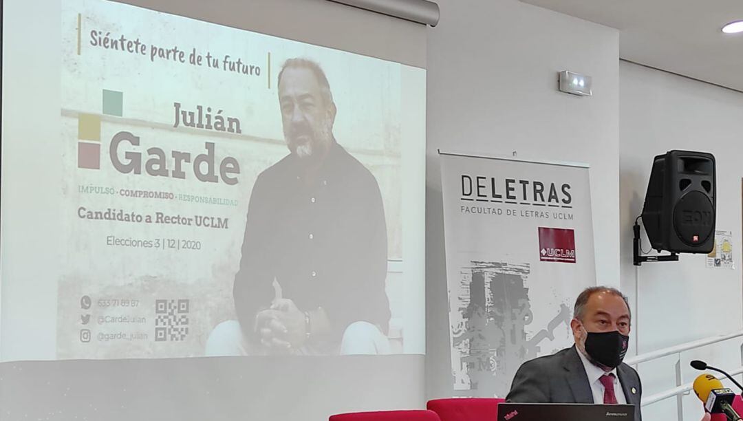 Julián Garde, candidato a rector presenta su programa electoral en el Aula Magna de la Faculta de Letras de Ciudad Real