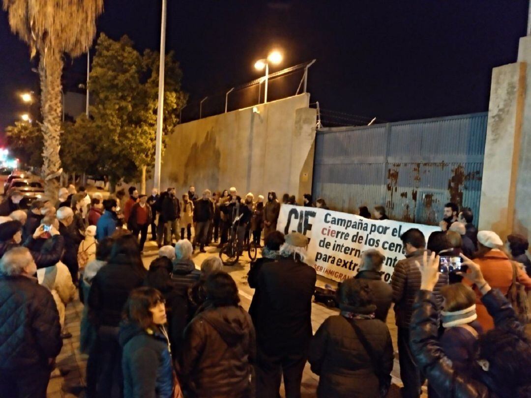 Protesta de la plataforma Cíes NO frente al Cíes de Zapadores