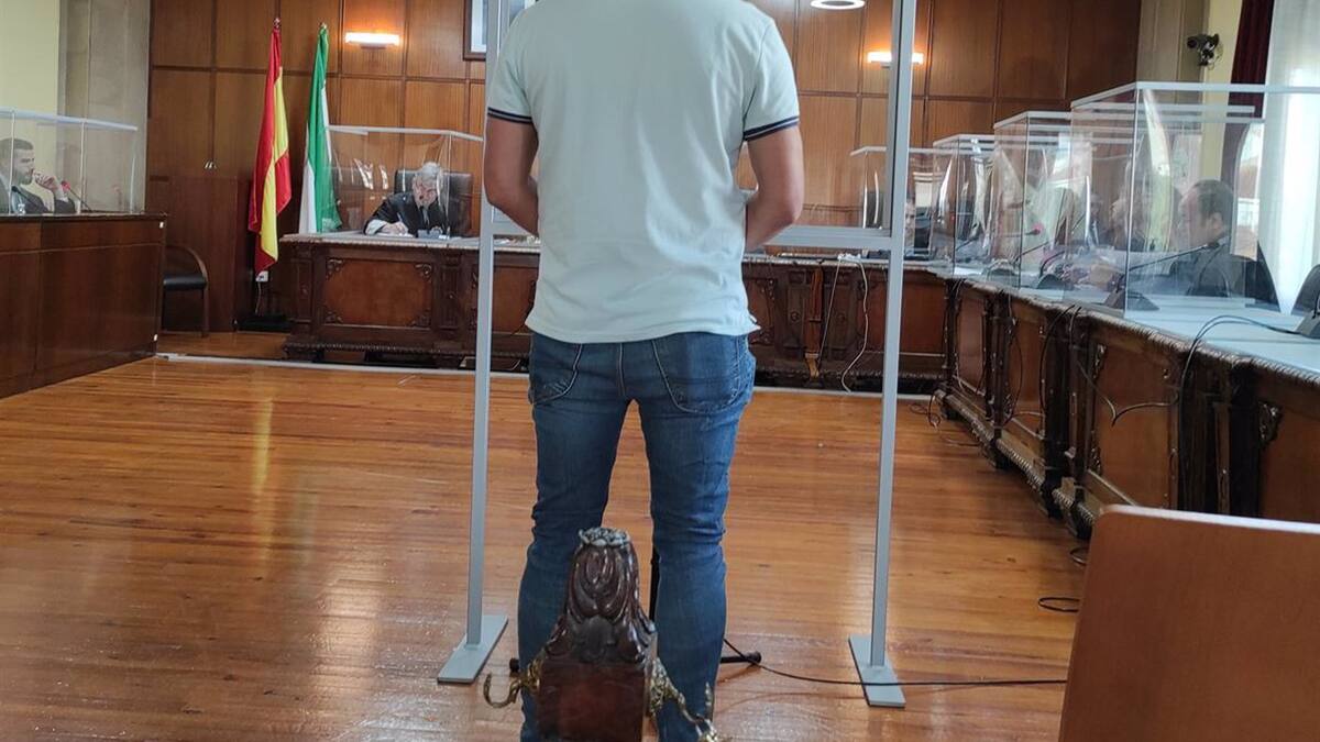 Fiscalía pide 14 años de cárcel para un militar acusado de violar durante siete años a su prima de nueve