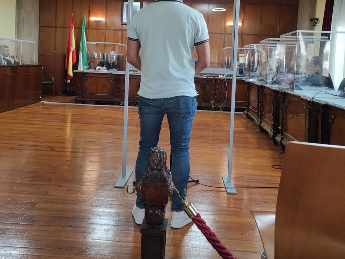 Fiscalía pide 14 años de cárcel para un militar acusado de violar durante siete años a su prima de nueve