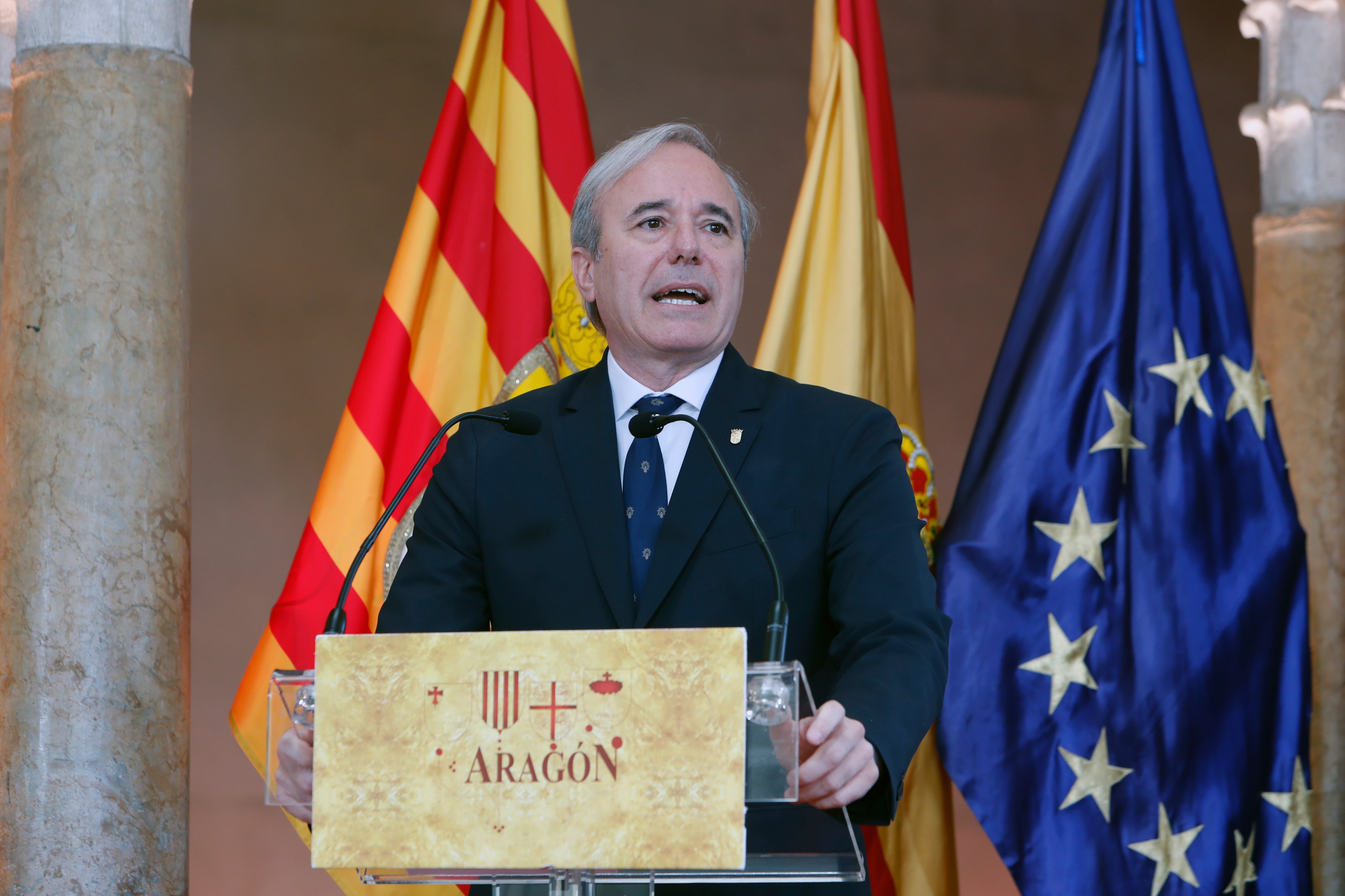 ZARAGOZA, 11/08/2023.- El recién investido presidente de Aragón, Jorge Azcón, interviene durante la toma posesión del cargo en un acto en el Palacio de la Aljafería, sede de las Cortes de Aragón, al que asisten 400 invitados, entre ellos el presidente de la Comunitat Valenciana, Carlos Mazón. EFE/ Javier Belver
