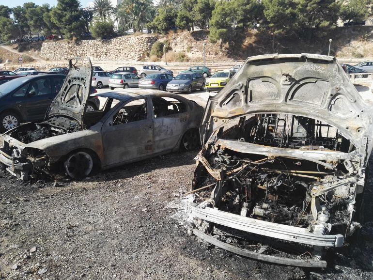 Tres vehículos han ardido esta mañana