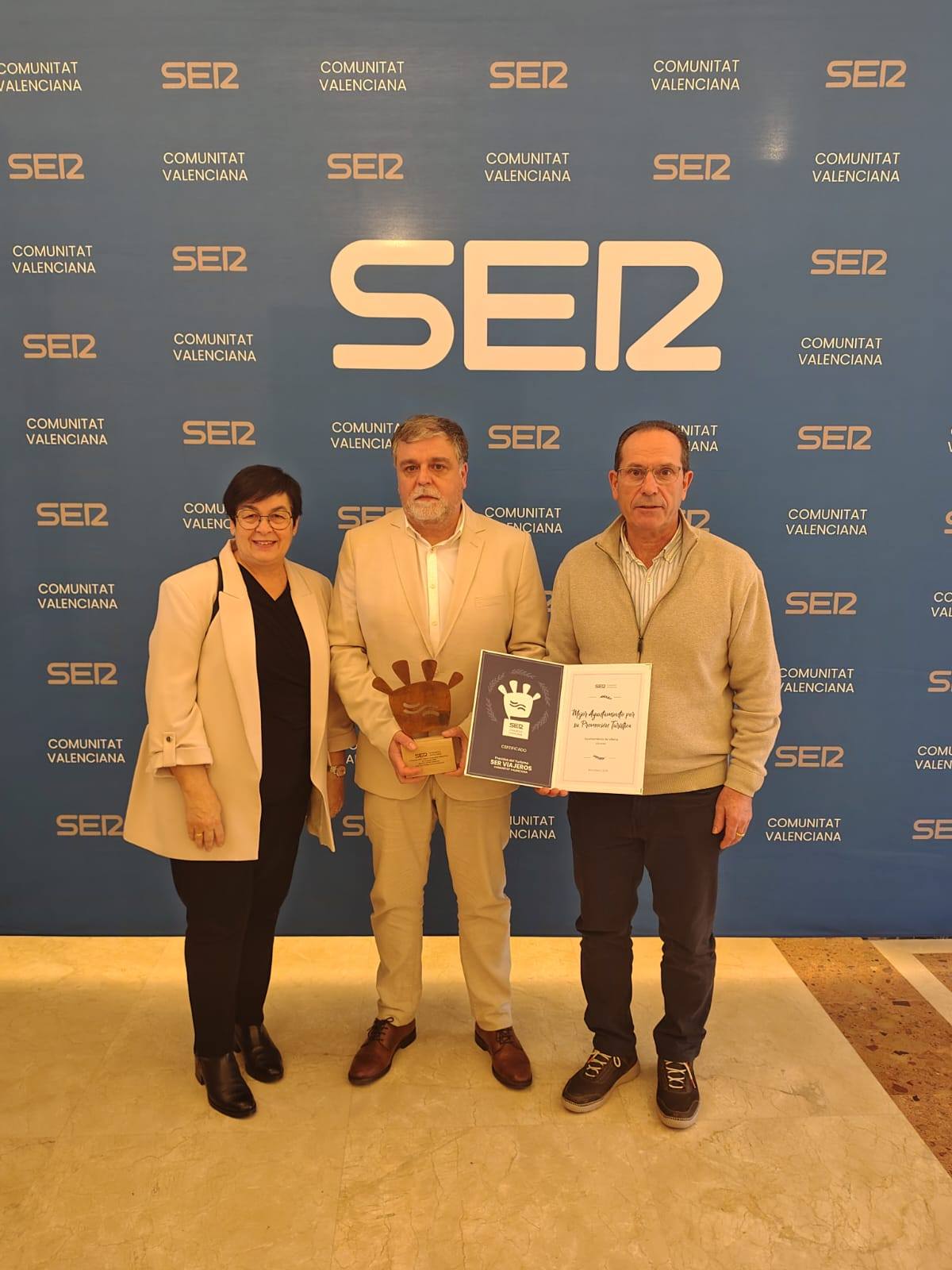 El alcalde con los concejales de turismo y fiestas