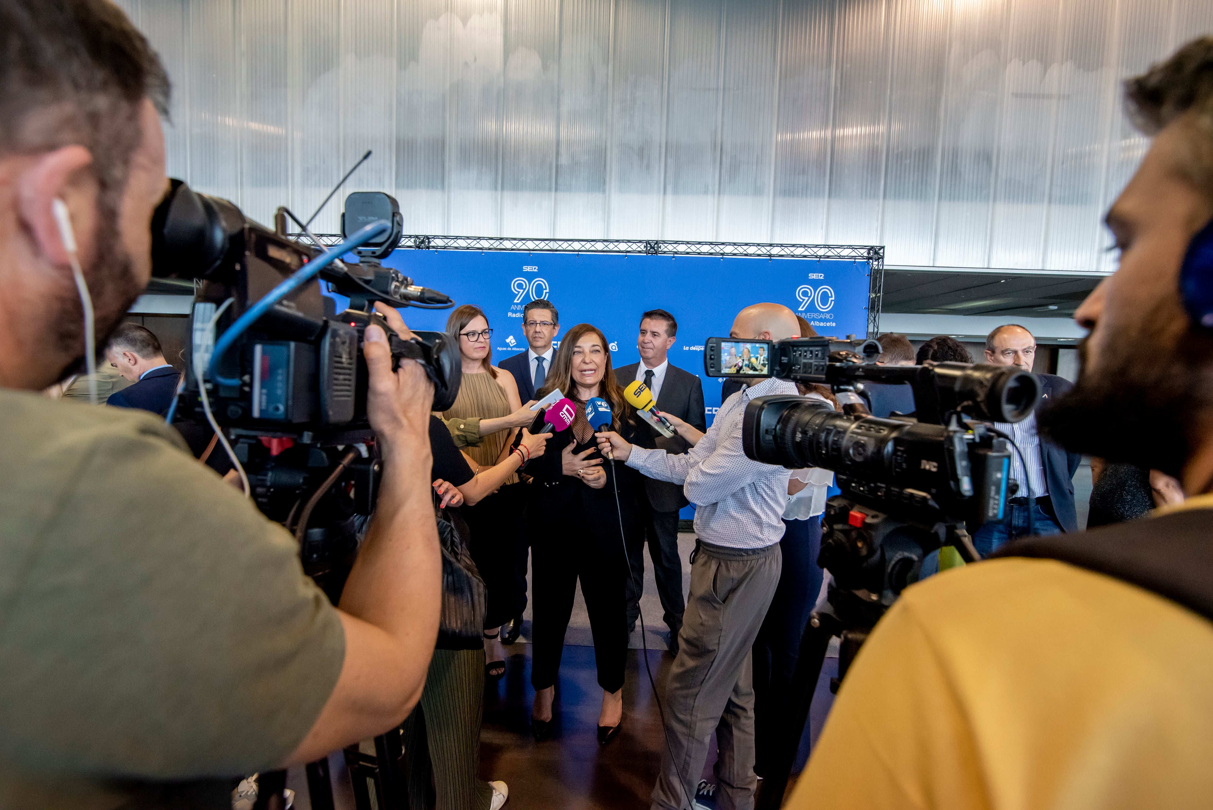 Atención a medios de la directora de Radio Albacete, Justina Gómez.