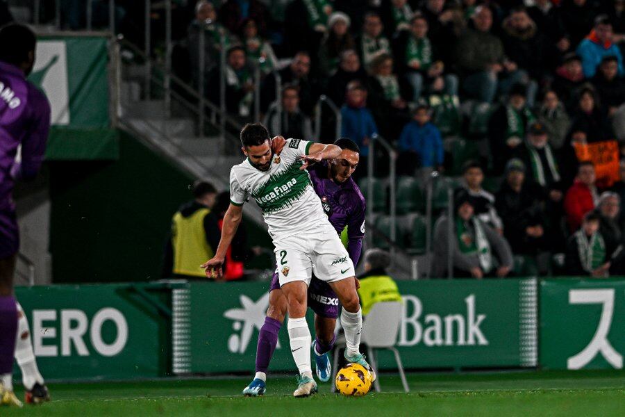 Un momento del Elche-Valladolid que se disputó en el estadio Martínez Valero