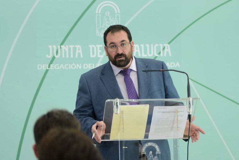 Rueda de prensa del delegado de Educación de la Junta en Granada, Germán González