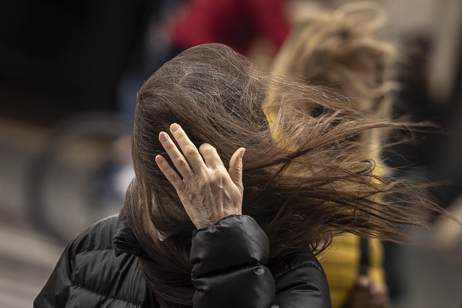 El fuerte viento deja rachas de hasta 116 km/h en Buñol y la caída de un poste eléctrico