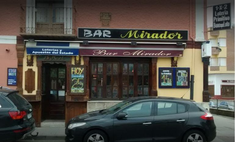 Fachada de Bar Mirador, administador de loteria.