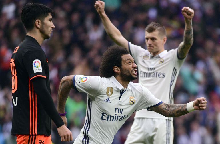 Marcelo celebra el gol ante el Valencia