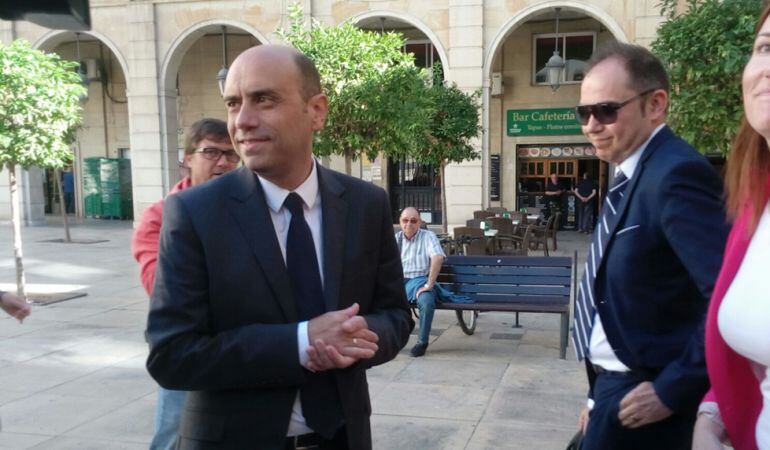 Gabriel Echávarri, el día que declaró en fiscalía por el despido de la cuñada de Barcala