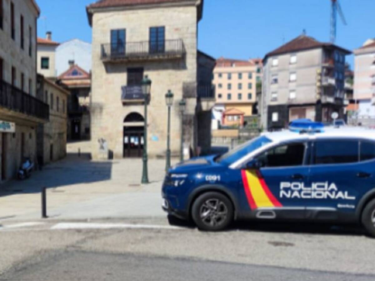 La unidad de caballería de la Policía Nacional patrulla los montes de Vigo y Redondela para prevenir incendios