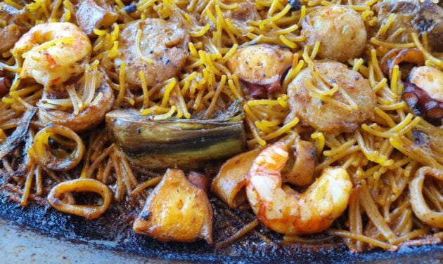 Fideuà amb polp, carxofes i blanquet