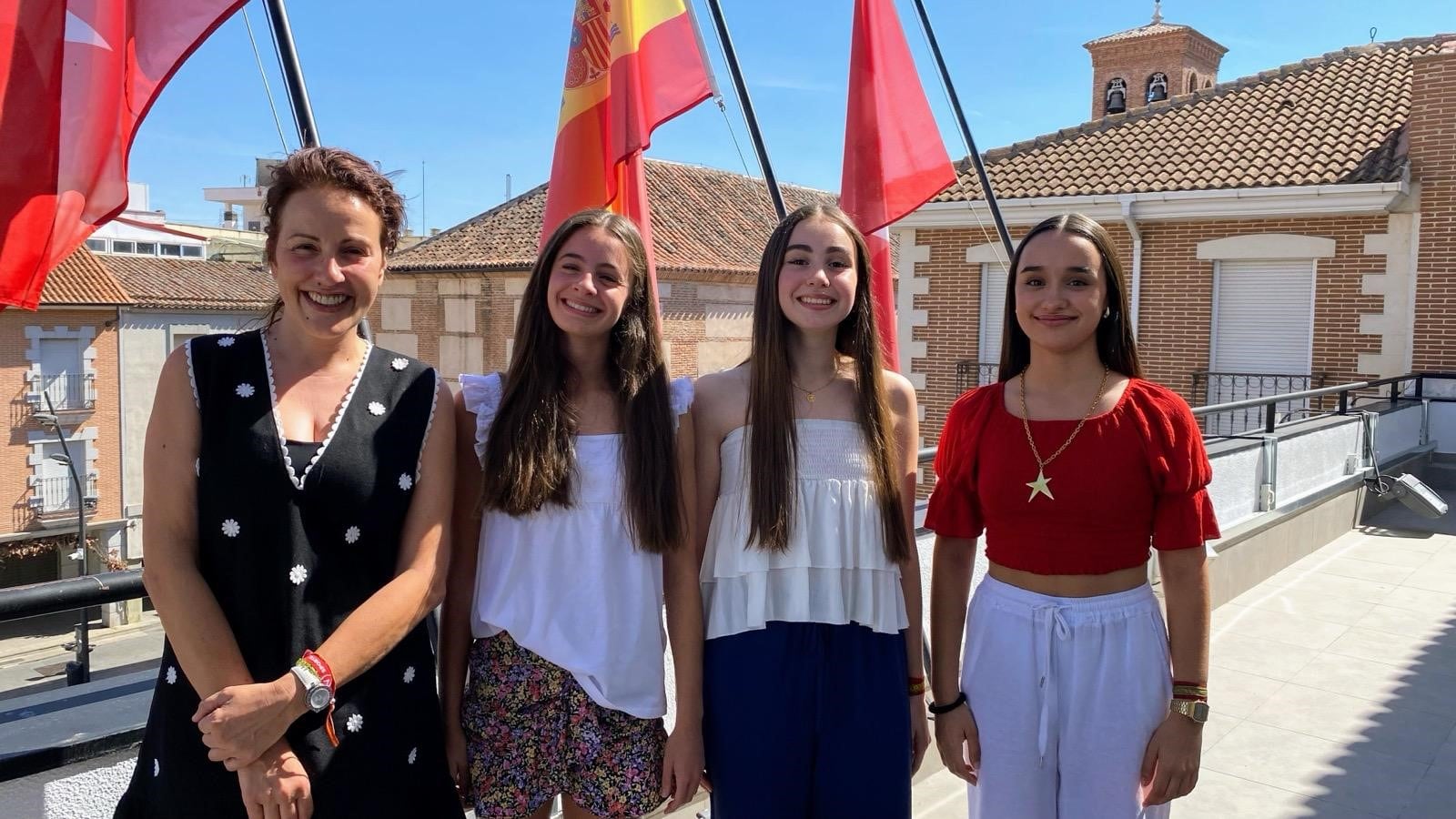 Sara Estades, Claudia Avalos y Adela Barbón, destacadas figuras de la danza clásica española, han compartido su trabajo durante el curso en la academia local de baile