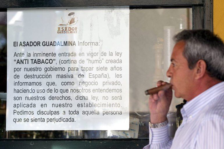 Cartel que se mostraba en 2011 en el Asador Guadalmina de Marbella