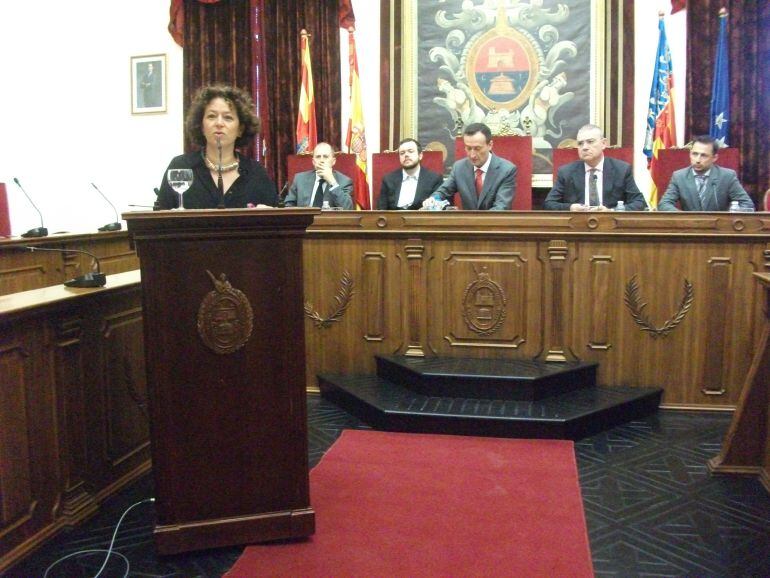 Conferencia de Josefina Bueno en el salón de plenos