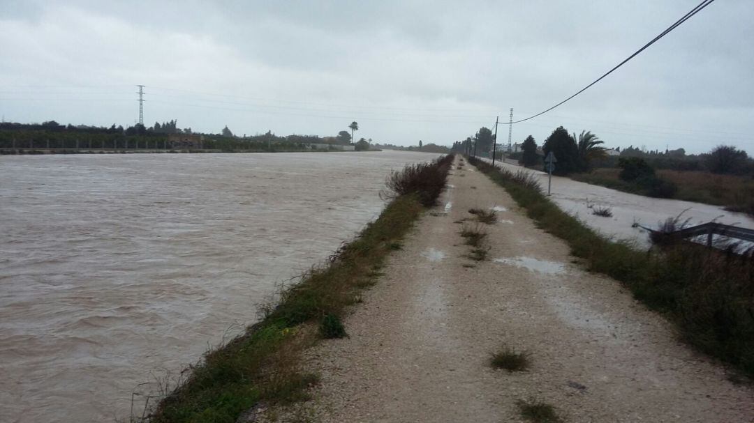 Rambla de la Gallinera en Oliva en un temporal de gota fría
