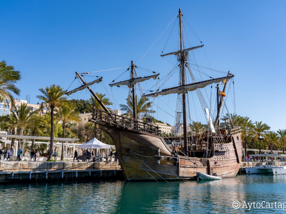 La Nao Santa María, réplica de la que descubrió América, atraca por primera vez en Cartagena e invita a sus visitantes a viajar al siglo XV