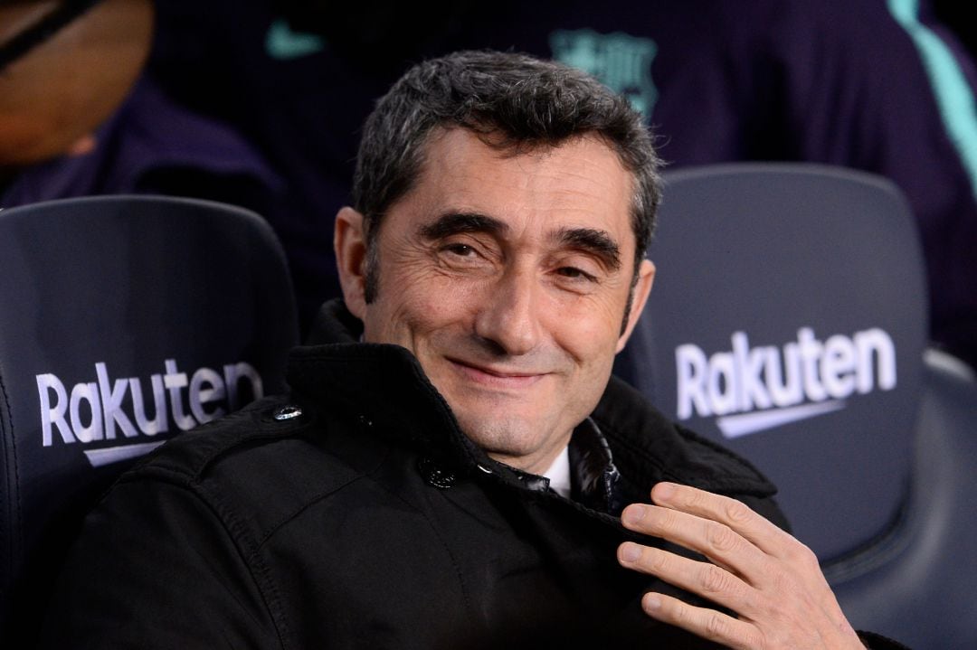 Ernesto Valverde en el banquillo del Barça