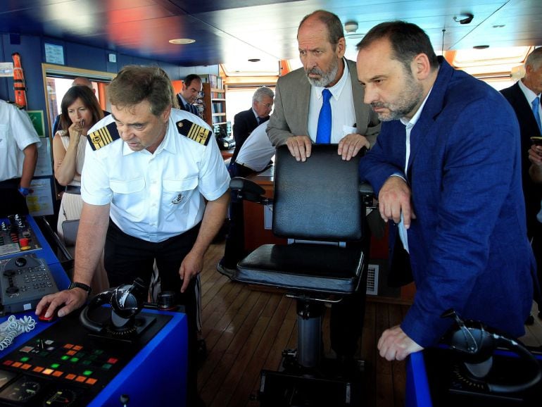 El ministro de Fomento, José Luis Ábalos, durante su visita este jueves al Campo de Gibraltar.