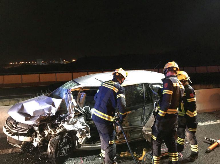 Bomberos realizan labores de excarcelación