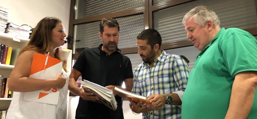 MigueL Ángel Martín Perdiguero, portavoz Cs reunido con el AMPA del instituto Atenea de Sanse