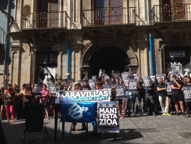 Rueda de prensa de los ocupantes del palacio Rozalejo