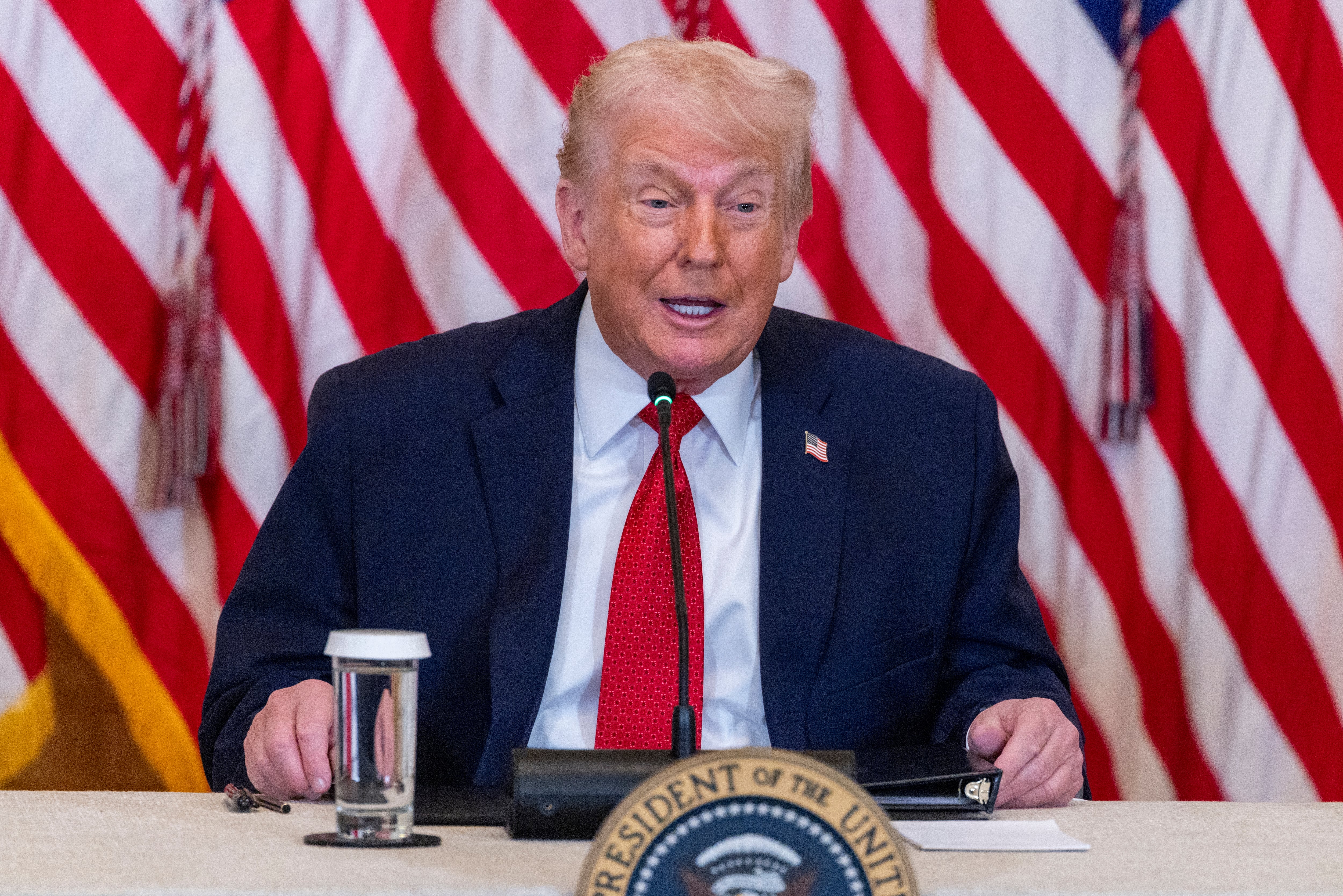 El presidente de Estados Unidos, Donald Trump, participa en una mesa redonda este viernes sobre la asistencia sanitaria en el medio rural.