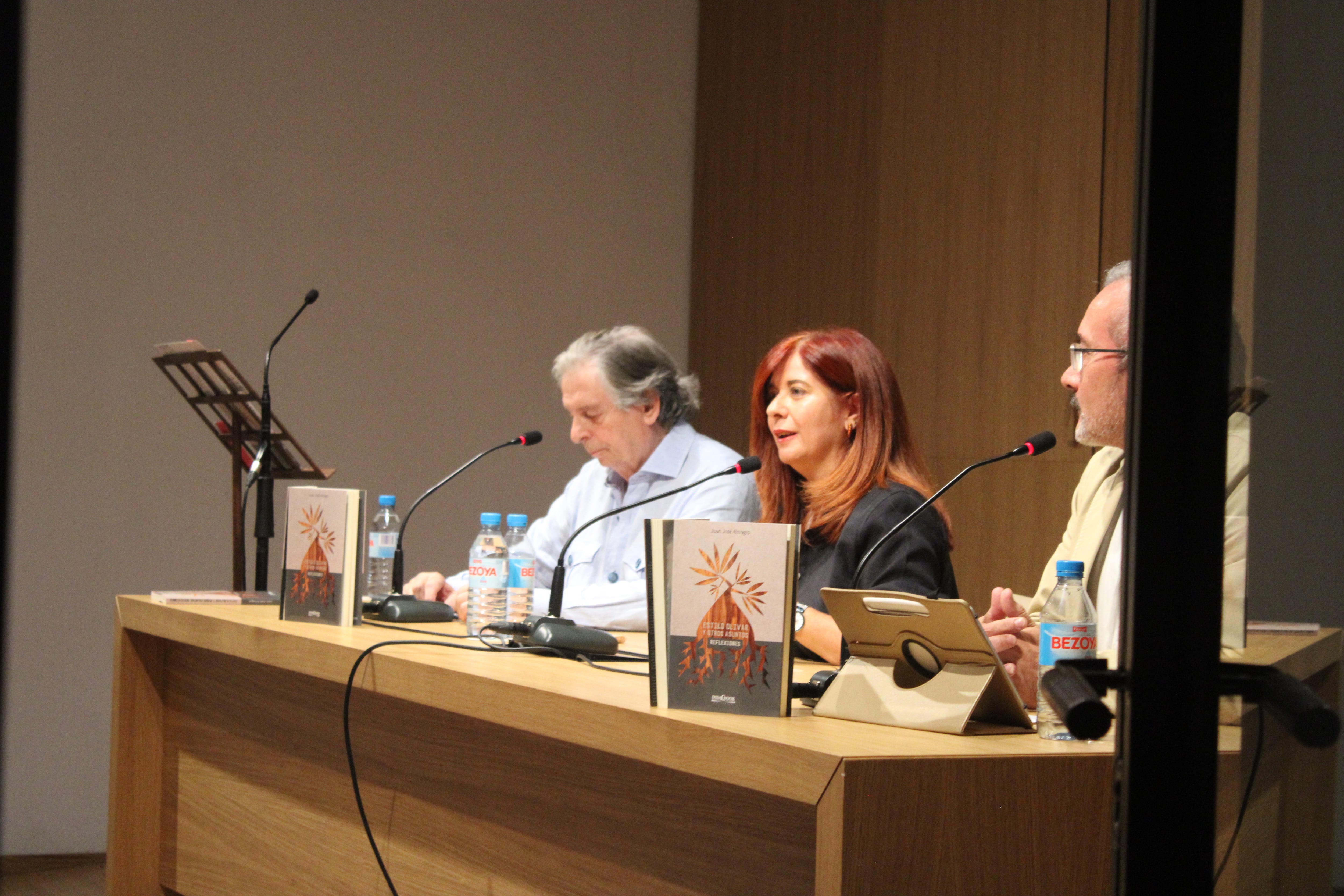 Presentación de ‘Estilo olivar y otros asuntos. Reflexiones’, el décimo quinto libro del ubetense Juan José Almagro